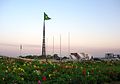 Bandeira Brasileira - entardecer - dálias do jardim do Palácio do Planalto em primeiro plano, Brasília, Brasil - panoramio.jpg