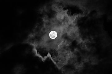Full moon in the clouds.jpg