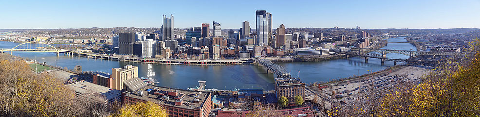 Pittsburgh skyline panorama daytime.jpg