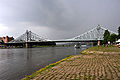 Blaues Wunder Dresden vor Gewitterfront 01 09.jpg