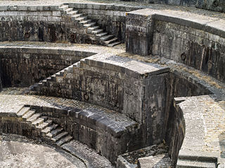 Escaliers forme radoub Rochefort.jpg