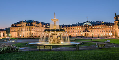 Neues Schloss Schlossplatzspringbrunnen Schlossplatz Stuttgart 2015 01.jpg